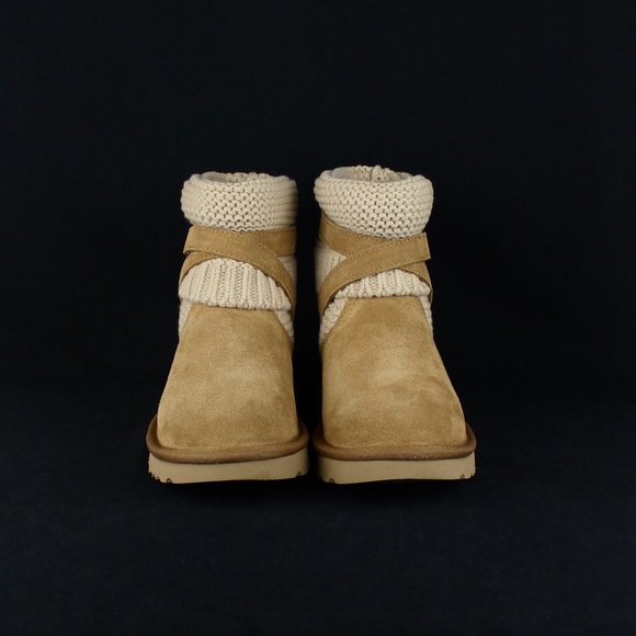 UGG AUSTRALIA 1098080 CHE Chestnut Purl Strap Boot - Picture 8 of 10